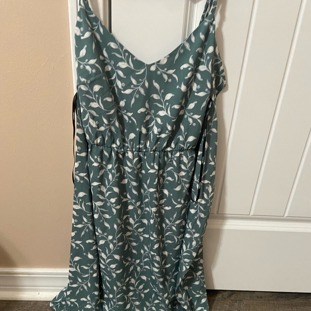 forever 21 dress in size S, worn once, great quality, ties in front or back
